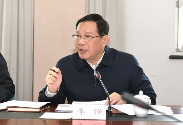 疫情防控已到紧要当口,李强要求担起非常之责筑牢铜墙铁壁