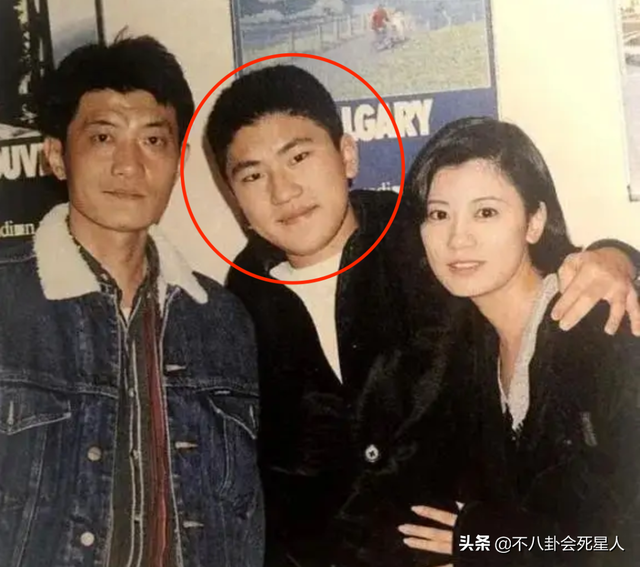 昙花一现的明星家属,靠姐姐出道,自己却没真本事,只能被淘汰