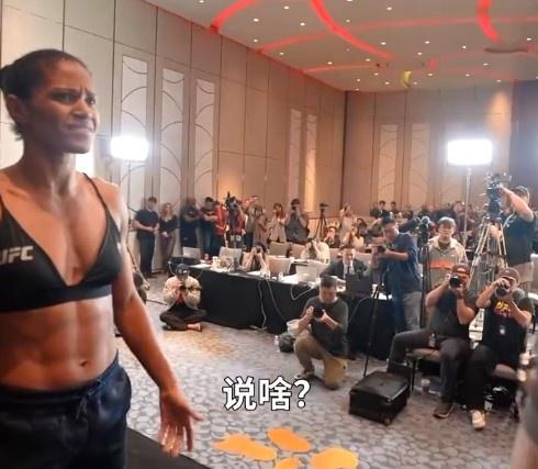王聪小丑妆霸气亮相赛前对视,张伟丽:我要是对手,我也害怕
