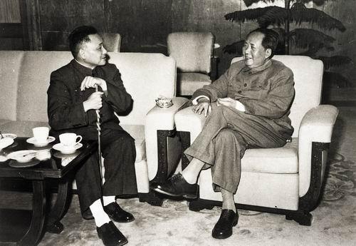 97年邓小平病逝,临终前和孩子们开玩笑:把我骨灰埋咱家苹果树下
