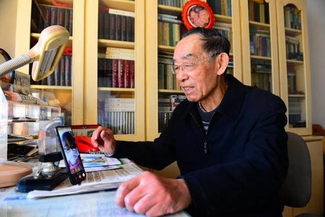 讲疫情聊文明 沈阳91岁老教授直播“开网课”