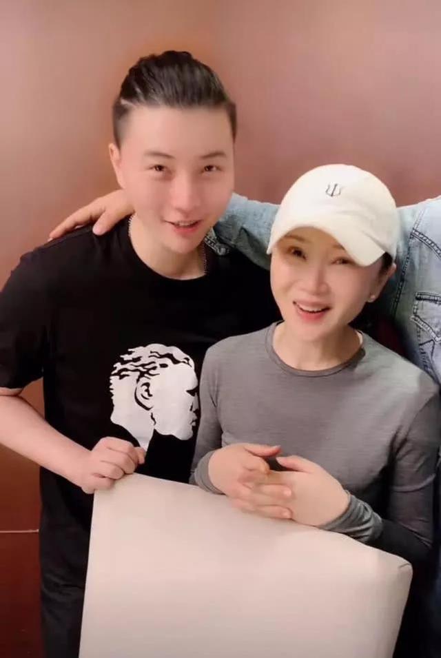 情歌唱将任静,女歌手榜样!凭实力与韦唯抛弃的付笛声住上亿豪宅