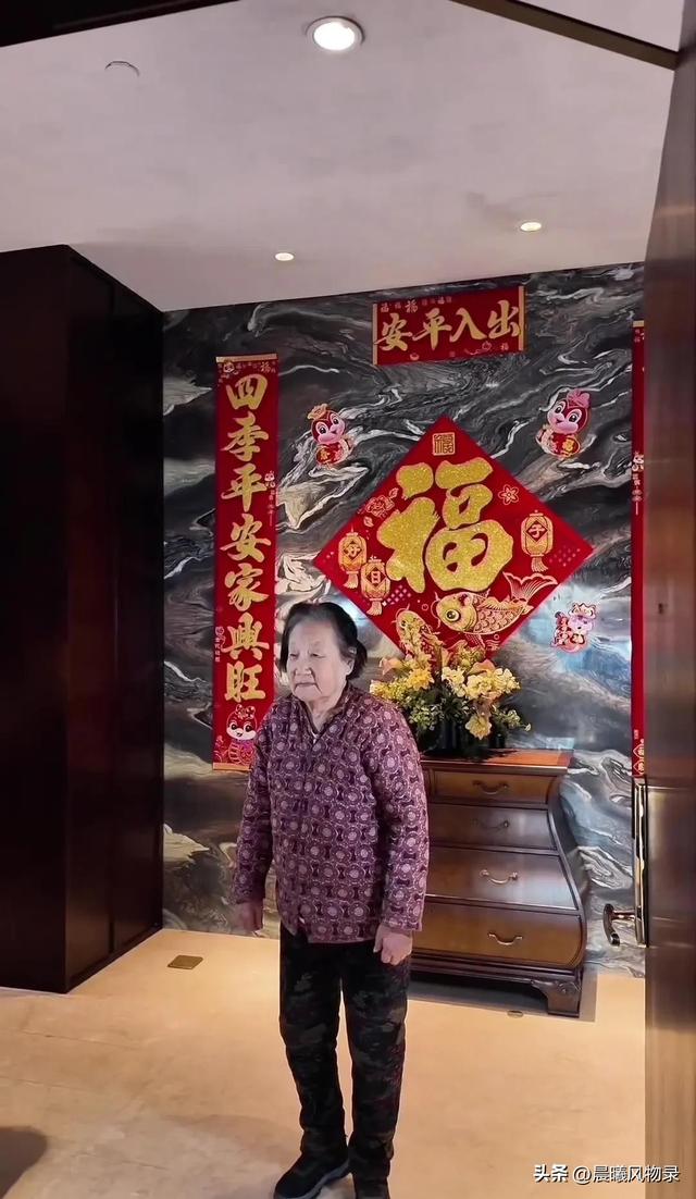 耿为华携新婚娇妻甜蜜回乡过年：幸福溢于言表，羡煞旁人