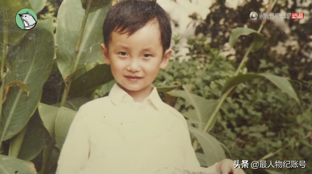 17年前,背母上大学的刘霆,后来变性成为女人,如今怎么样了?