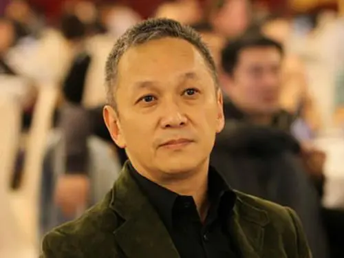 关之琳30年前这部经典,仅仅上映了7天,与梁家辉演绎“人鬼情”