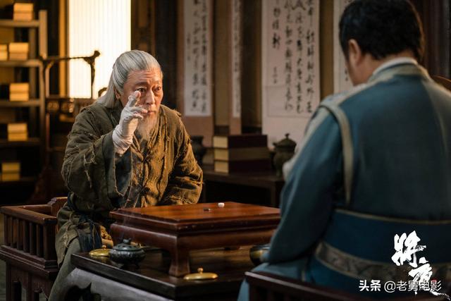 《将夜》中卫光明最重要的任务,是拉着颜瑟这个BUG一起赴死