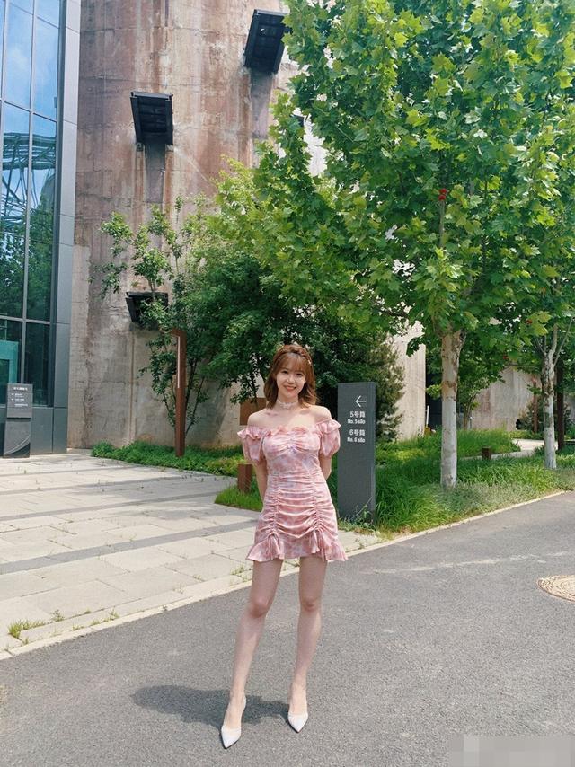 青春无敌!美女主播吴迪元气满满 颜值能力俱佳引关注