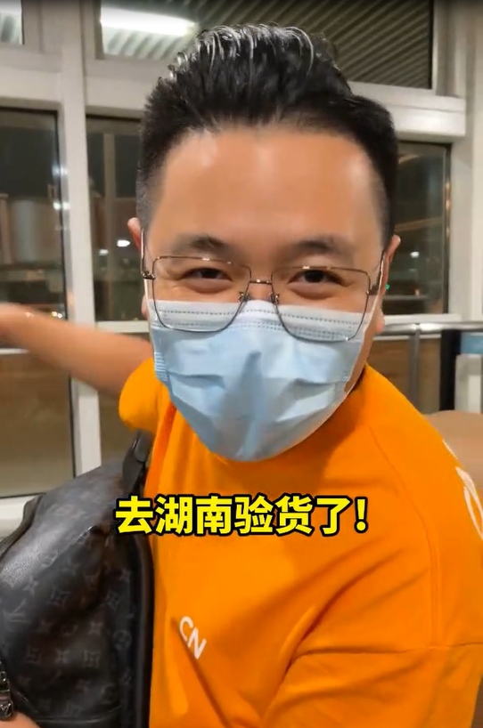 大Logo直播间热闹非凡,36万人在线抢可乐,你抢到了吗?