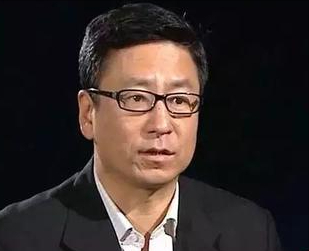 事实证明,“跌落神坛”的白岩松,已经走上了另一条大道