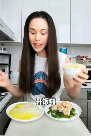 「最美小龙女」被拍双颊明显凹陷!李若彤近况照曝 网担忧:太瘦了