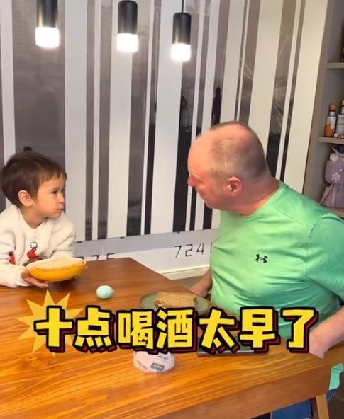 加拿大公婆中国探亲,饮食文化大碰撞!公公竟为美食“背叛”妻?