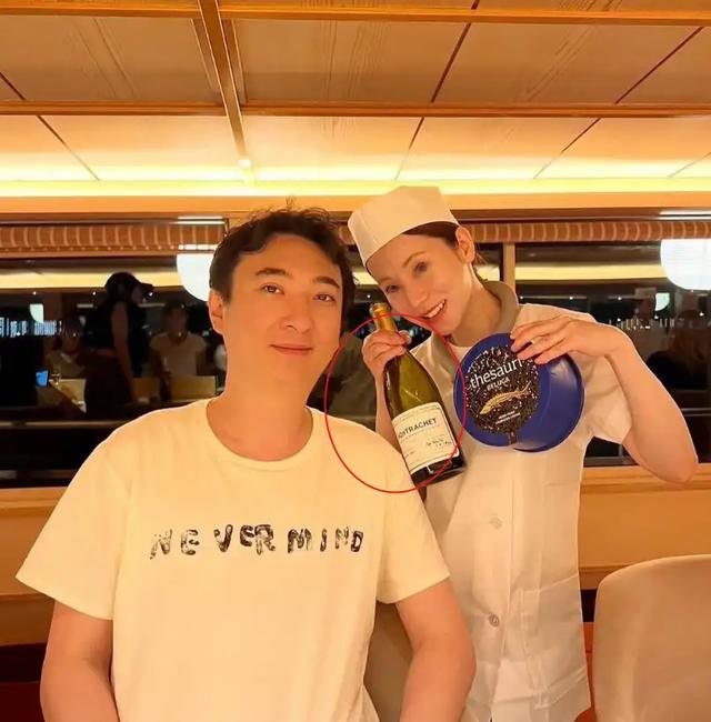 王思聪深夜现身英国 KTV,酒保晒照,20 瓶黑桃 A 超吸睛