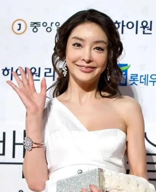 揭秘:韩国财阀的淫乱生活,某知名女星太惨了