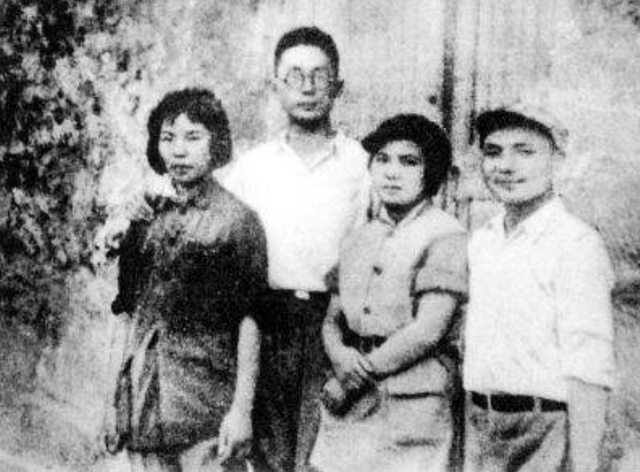 97年邓小平病逝,临终前和孩子们开玩笑:把我骨灰埋咱家苹果树下