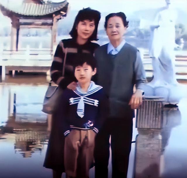 “铁娘子”董明珠:丈夫早逝至今单身,她也有普通妈妈的烦恼