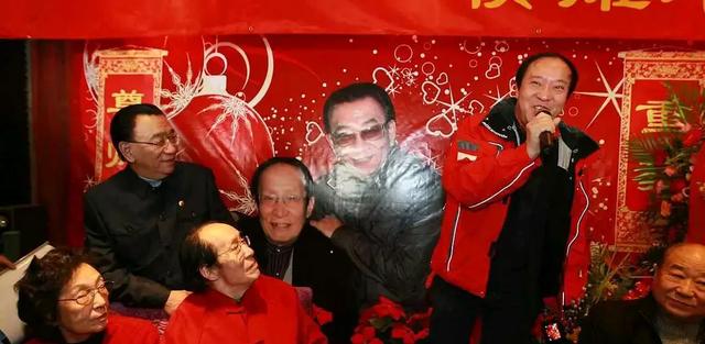 牛群终于坦白真相!说出不再与冯巩合作的原因,每到春晚必出事
