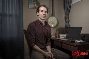 罗伯特斯(“雇我帮你写作业吧。速度快，可提供无剽窃版论文”疫情助长美国学生代写服务)