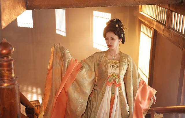曾经也是美丽明艳,却因整容毁掉一切,这6位女星全是反面案例!