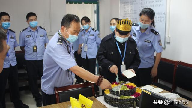 豫警观察丨特殊生日会 浓浓封闭情