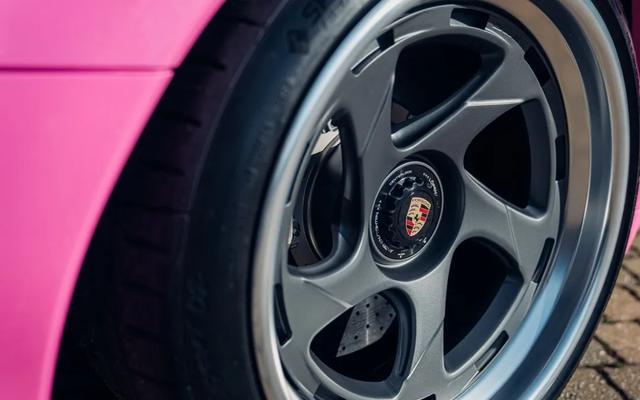 骚粉的保时捷911重制车,全碳定制Gunther Werks 993