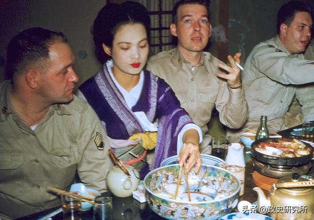 每年创收700亿美元,AV电影风靡全球,日本色情业为何如此发达?