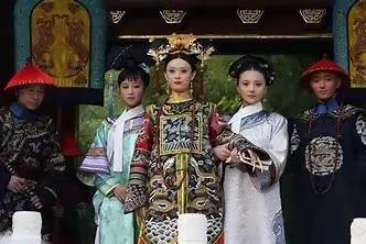 泰国王室《甄嬛传》继续演绎,贵妃诗妮娜诞下小公主,获新赐名妠