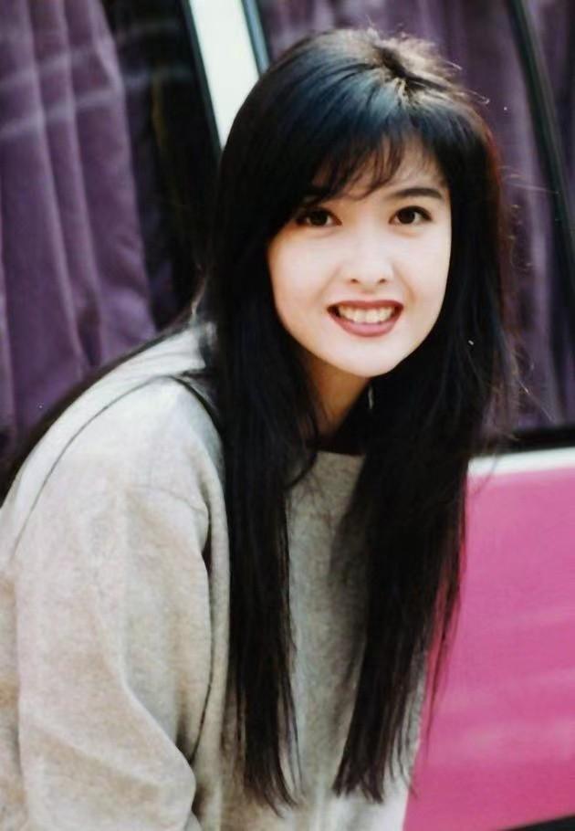 周慧敏提离婚!倪震34年出轨8次,女方忍无可忍,要让他净身出户