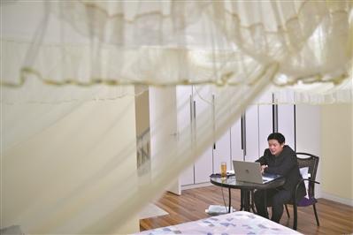 夫妻成“主播”屋企变课室