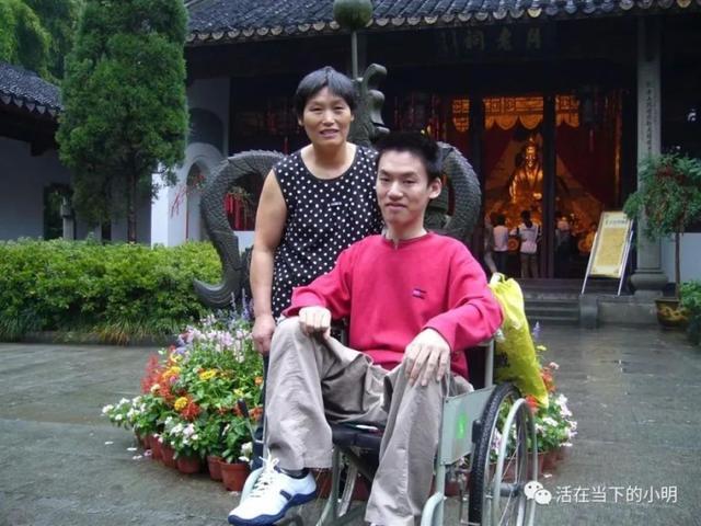 40岁“励志网红”卓君去世,曾被诊断活不过20岁