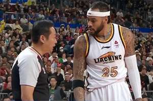 崔老师(05倍慢镜头还原，莫兰德不满判罚吃T，崔老师经典“找补哨”)