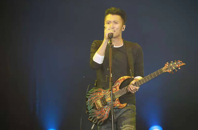 2025谢霆锋进化演唱会:港乐传奇的热血回归