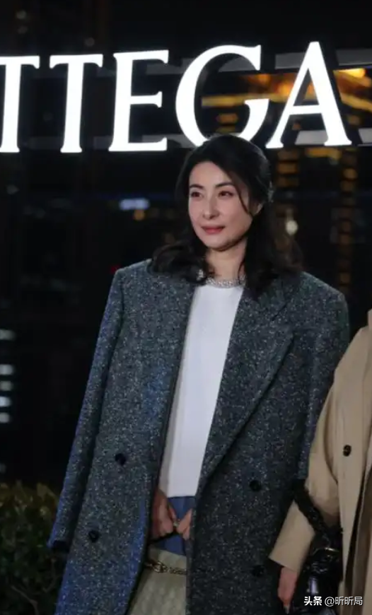 看清楚了郭晶晶的四重身份后,终于明白霍启刚为何非她不娶了