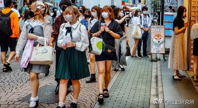 每年创收700亿美元,AV电影风靡全球,日本色情业为何如此发达?