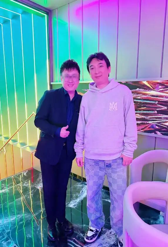 王思聪深夜现身英国 KTV,酒保晒照,20 瓶黑桃 A 超吸睛