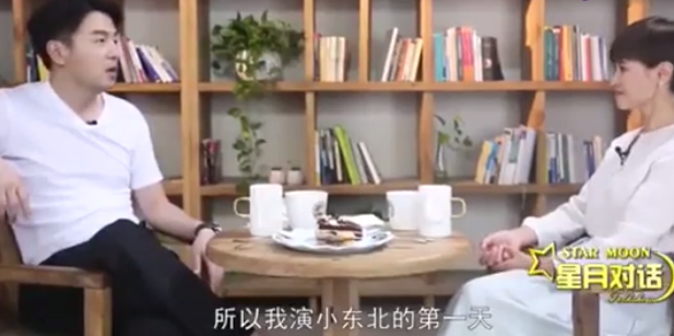 雷佳音罕秀恩爱,外出逛街帮老婆背包,8岁女儿身高优越有气质