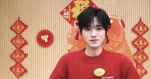 宋亚轩微博(宋亚轩狂风出彩颜文字，大风席卷魅力，考验颜值，舞动直播间。)