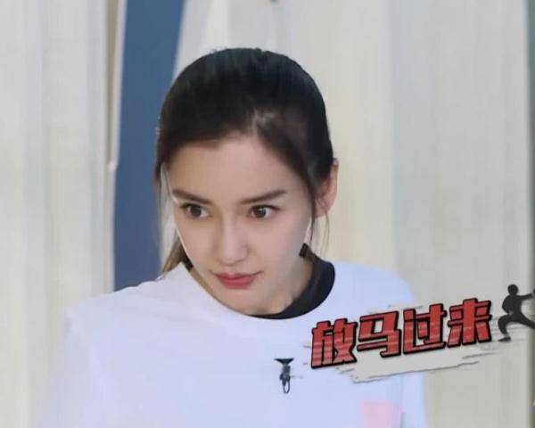 杨颖到底整没整容?看到高压水枪冲过的脸,是不是纯天然一看便知