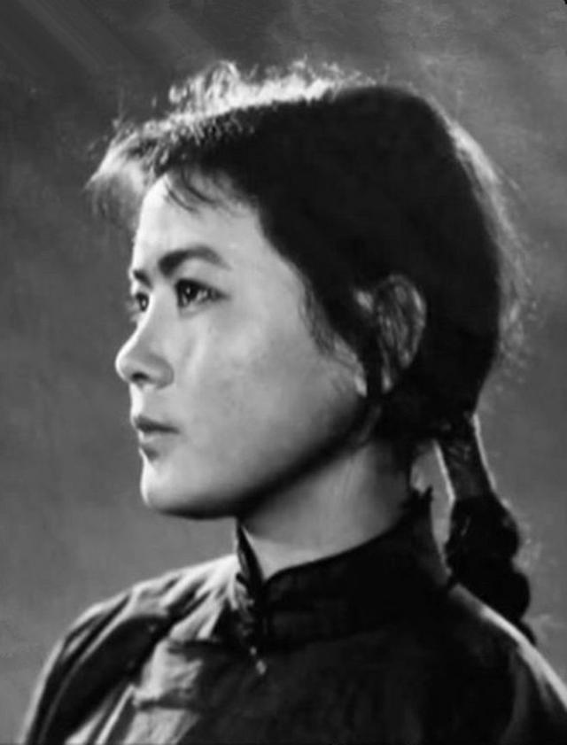 杨雅琴:八一厂花旦,《苦菜花》美丽娟子,葬礼上两任丈夫都不来