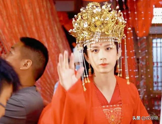美到雌雄模糊的女装扮相,男明星的女装有谁惊艳了你