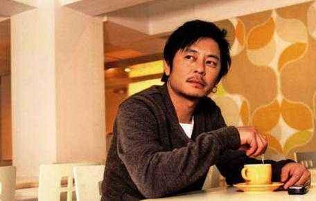 凄惨的王杰:曾力压张学友,却遭下毒前程尽毁,还被两任妻子抛弃
