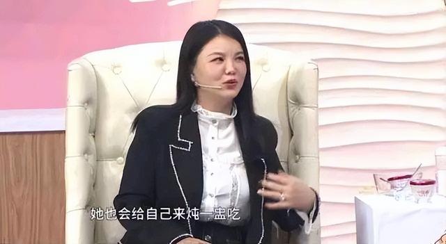 娱圈底层演员现状,陪母街头卖菜,结不起婚,租不起房,治不起病