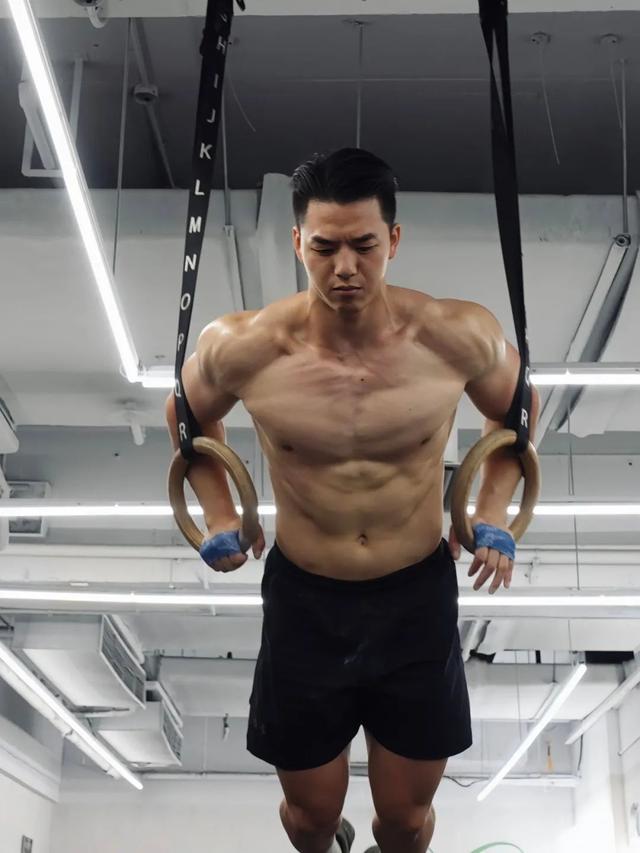 住院的肌肉男火了!这胸肌太好看了!