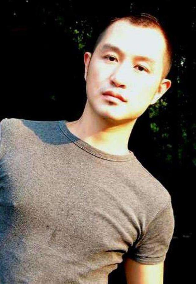 楚奇楚童 模仿小虎队成功后 但在最红时隐退 昔日帅哥如今老得认不出