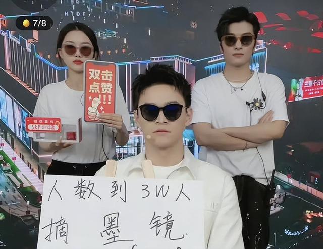 孙杨恋情添实锤!与张豆豆合体逛街被偶遇,两人甜蜜依偎感情稳定