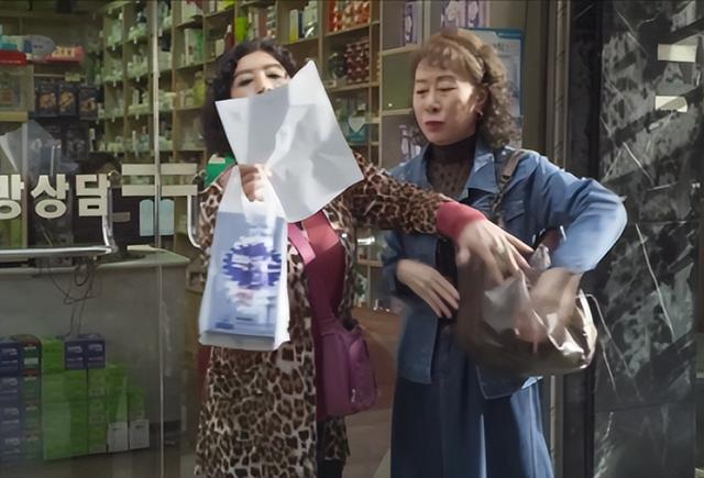 韩国《酒神小姐》:65岁老妇做站街女,撕开老年人的情欲与痛苦