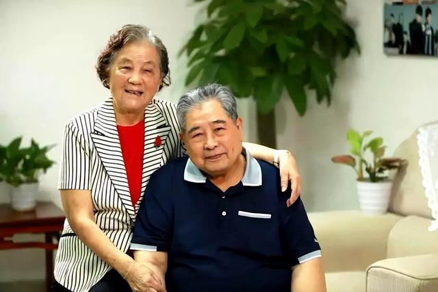 著名演员张良:与爱妻王静珠共过生死患难,他老年给妻子打工