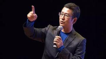 事实证明,“跌落神坛”的白岩松,已经走上了另一条大道