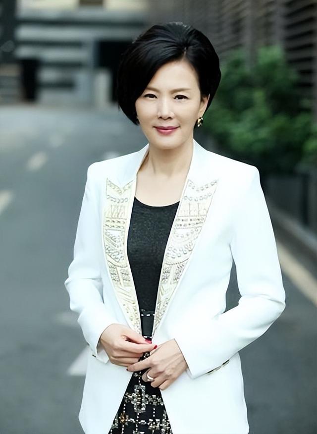 徐贵樱:秦汉前女友曾介入刘德凯婚姻,传奇富豪黄任中第四任太太
