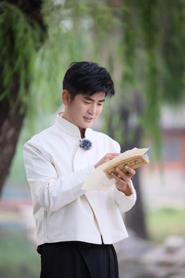 50岁张晓龙恋情曝光,已结婚多年,生下两个孩子,妻子至今是个谜