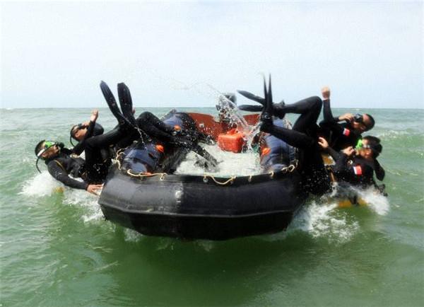 大海就是练兵场,也是我海军陆战队的战场